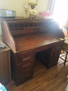 lot 1A image: Oak S Curve Rolltop Desk. (Desk Only) 45 x 48 x 29.5
