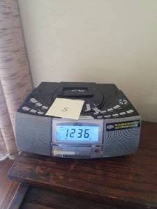 lot 5 image: Wedge Radio, Clock and CD Player