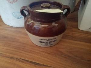 Argyle MN Adverting Bean Pot. (no chips)