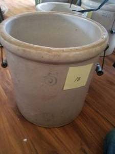 lot 18 image: 5 Gallon, Small Wing Red Wing Crock. (no chips or cracks)