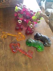 lot 29 image: Vintage Acrylic Grapes with Candleholders, 2 Cats and 2 Keys