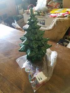 lot 30 image: Vintage 13 Ceramic Christmas Tree