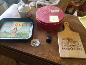 lot 41 image: Selection of Lake O Lakes Adverting Items