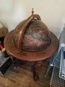 lot 79 image: Globe Liquor Bar- Asis