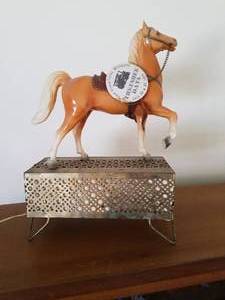 lot 102 image: Vintage Horse Lamp