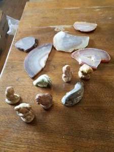 lot 117 image: Wade Figures and Polished Rocks