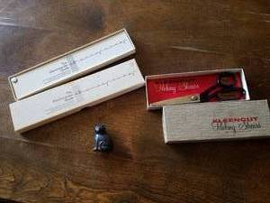 lot 119 image: Pinking Shears, Cat Tape Measure and Misc