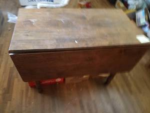 lot 125 image: Drop Leaf Table 24 x 42. With the Sides up 84 x 42