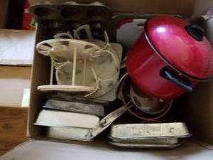 lot 132 image: Box of Kitchen Items