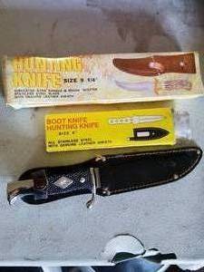 lot 139 image: 3- Hunting Knives