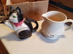 lot 192 image: Lonberger Pitcher and Vintage Western Germany Cat Pitcher