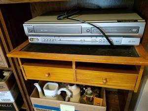 lot 194 image: Small Desk and CD,DVD,VHS Magnavox Player