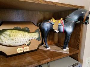 lot 195 image: Horse Figure and Billy Bass Fish