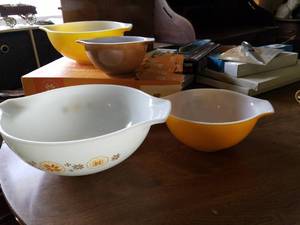 Pyrex Town and Country Bowl Set With Original Box