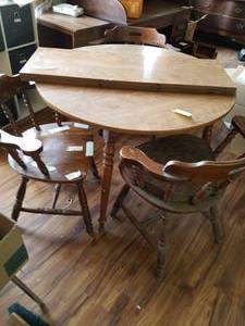lot 223 image: 42 Round Table with 2-15 Leafs and 3- Chairs