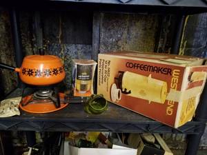 lot 260 image: Retro Kitchen Items