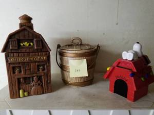 lot 262 image: 3-Cookie Jars