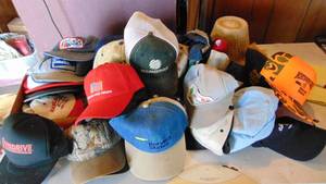lot 282 image: Selection of Hats