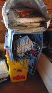 lot 284 image: Pet Carrier and Cat Items