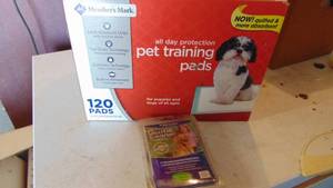 lot 290 image: 34 Full Box of Puppy Pads and Leash