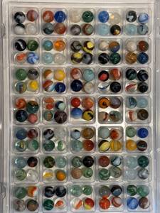lot 57 image: Antique and Vintage Marbles - Set 2
