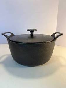 lot 115 image: Cast Iron Dutch Oven with Lid