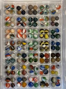 lot 62 image: Antique and Vintage Marbles - Set 3