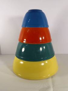 lot 54 image: Pyrex primary color mixing bowls.