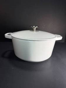 lot 95 image: White enameled cast iron Dutch oven