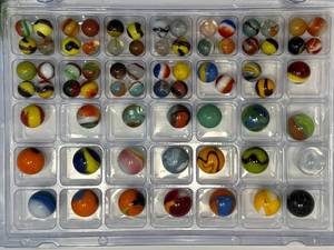 lot 53 image: Antique and Vintage Marbles - Set 5