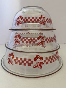 lot 58 image: Red Cherry  Pyrex Nesting Bowls.