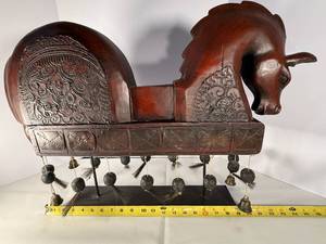 lot 86 image: Large Kuda Lumping Flat Horse