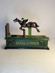 lot 7 image: Show Jumper cast iron mechanical bank. This bank is in good working condition.