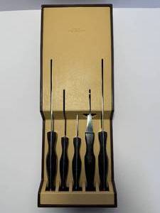 lot 102 image: Cutco Knife set and holder