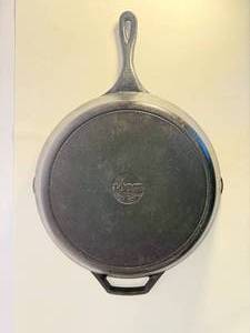 lot 111 image: Large Lodge Cast Iron Skillet