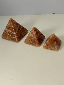 lot 101 image: Set of Three Pyramid Shaped Rocks