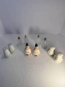 lot 116 image: Five Sets of Salt and Pepper Shakers
