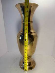 lot 114 image: Grand Brass Vase