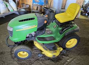 lot 16 image: JOHN DEERE Model L120 Lawn Tractor