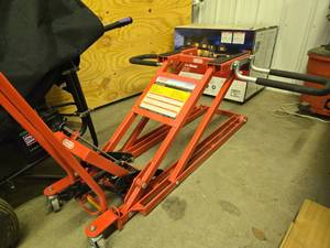 lot 6 image: Heavy Duty OREGON Model ML750 Lawn Mower Lift