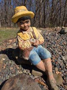 lot 3 image: Heavy Vintage Concrete Yard Garden Statue - Boy Fishing