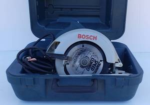 lot 32 image: Working BOSCH Model 1658 Circular Saw wCase