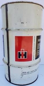lot 34 image: Excellent LARGE Vintage INTERNATIONAL HARVESTER Empty 15 Gallon Oil Drum