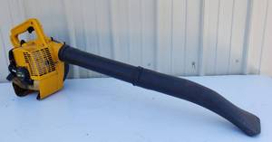 lot 40 image: Cub Cadet HB 26 Leaf Blower 