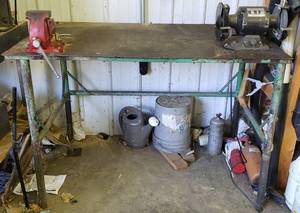 lot 48 image: Heavy Duty Steel Welding Table wVise & Bench Grinder