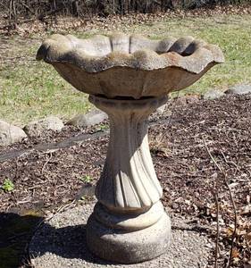 lot 51 image: Heavy Solid CementConcrete Birdbath #1
