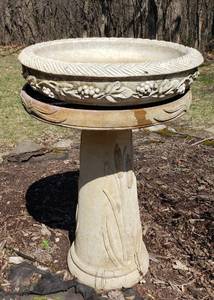 lot 52 image: Heavy Solid CementConcrete Birdbath #2