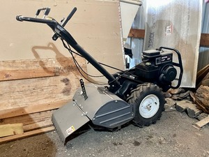 lot 17 image: Excellent Condition Heavy Duty CRAFTSMAN 5hp Counter Rotating Tine Tiller