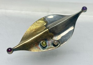 lot 25 image: Gorgeous Sculptural Modernist Sterling & Gold Dipped Brooch wGemstones