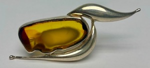 lot 31 image: Sculptural Sterling Silver & Sliced Amber Brooch